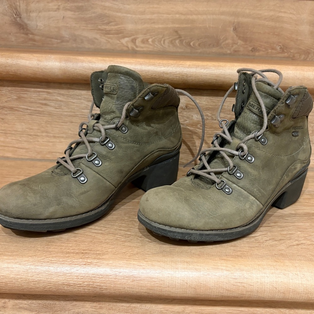 Merrell Women's Lace Up Heeled Olive Boots - 10.5